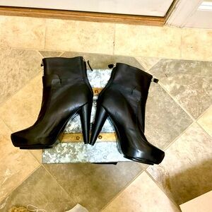 Vivian Klein black bootie